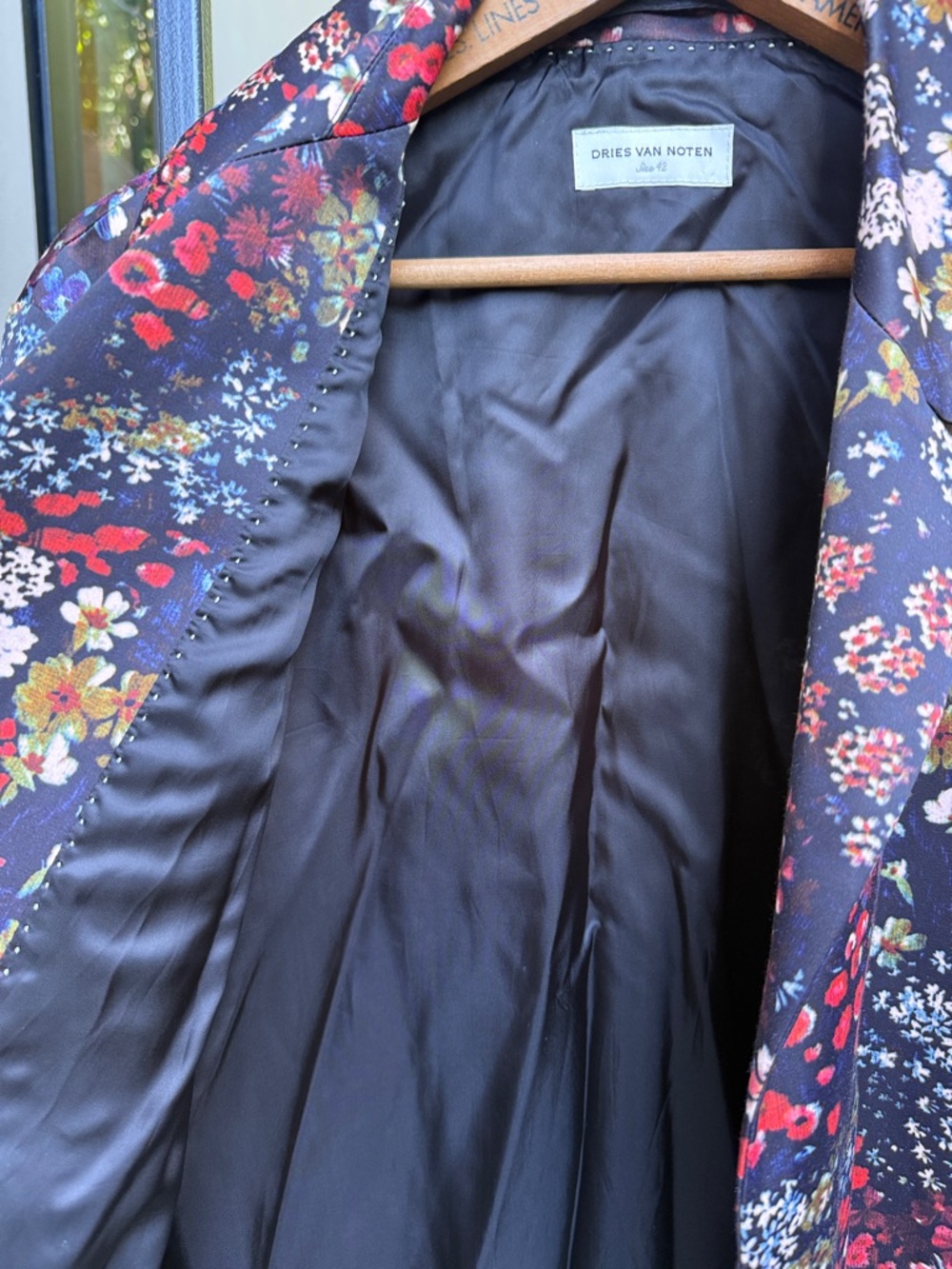 Dries Van Noten Navy Floral Print coat. Slit pockets/open front. - Picture 3 of 10
